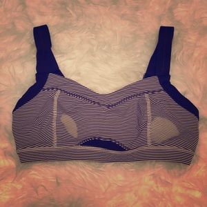 Lululemon sports bra size 8